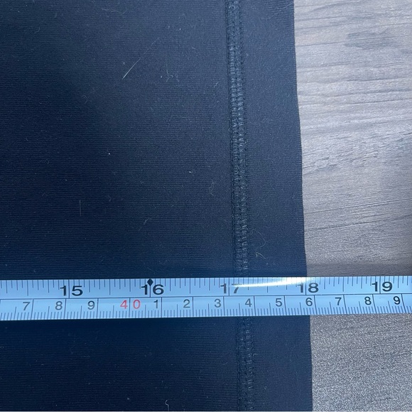 Women’s black Lululemon tank top - Picture 6 of 7